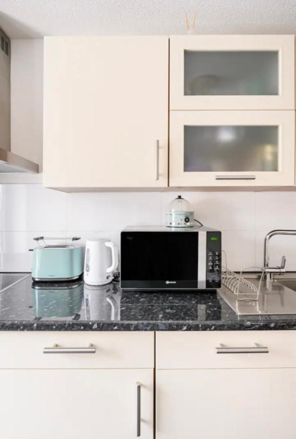 Guenstiges Gruenes Ferienzimmer Mit Separater Moderner Dusche Lörrach Εξωτερικό φωτογραφία