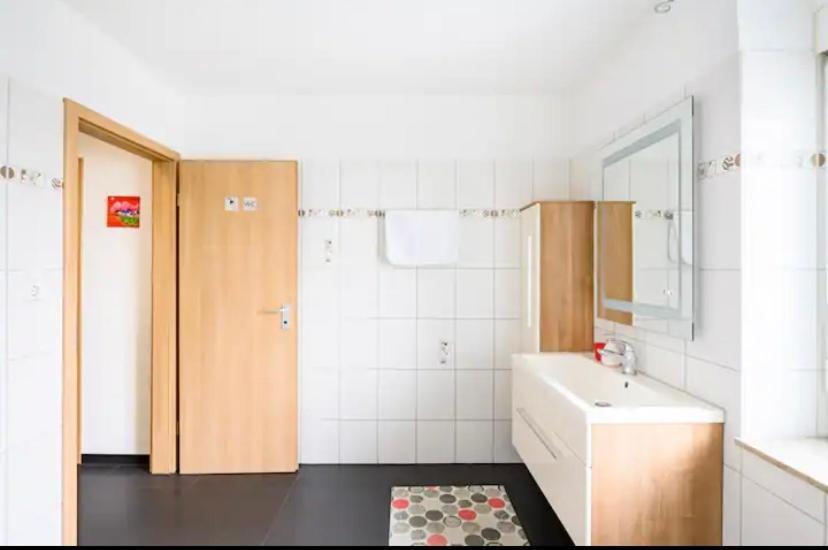 Guenstiges Gruenes Ferienzimmer Mit Separater Moderner Dusche Lörrach Εξωτερικό φωτογραφία
